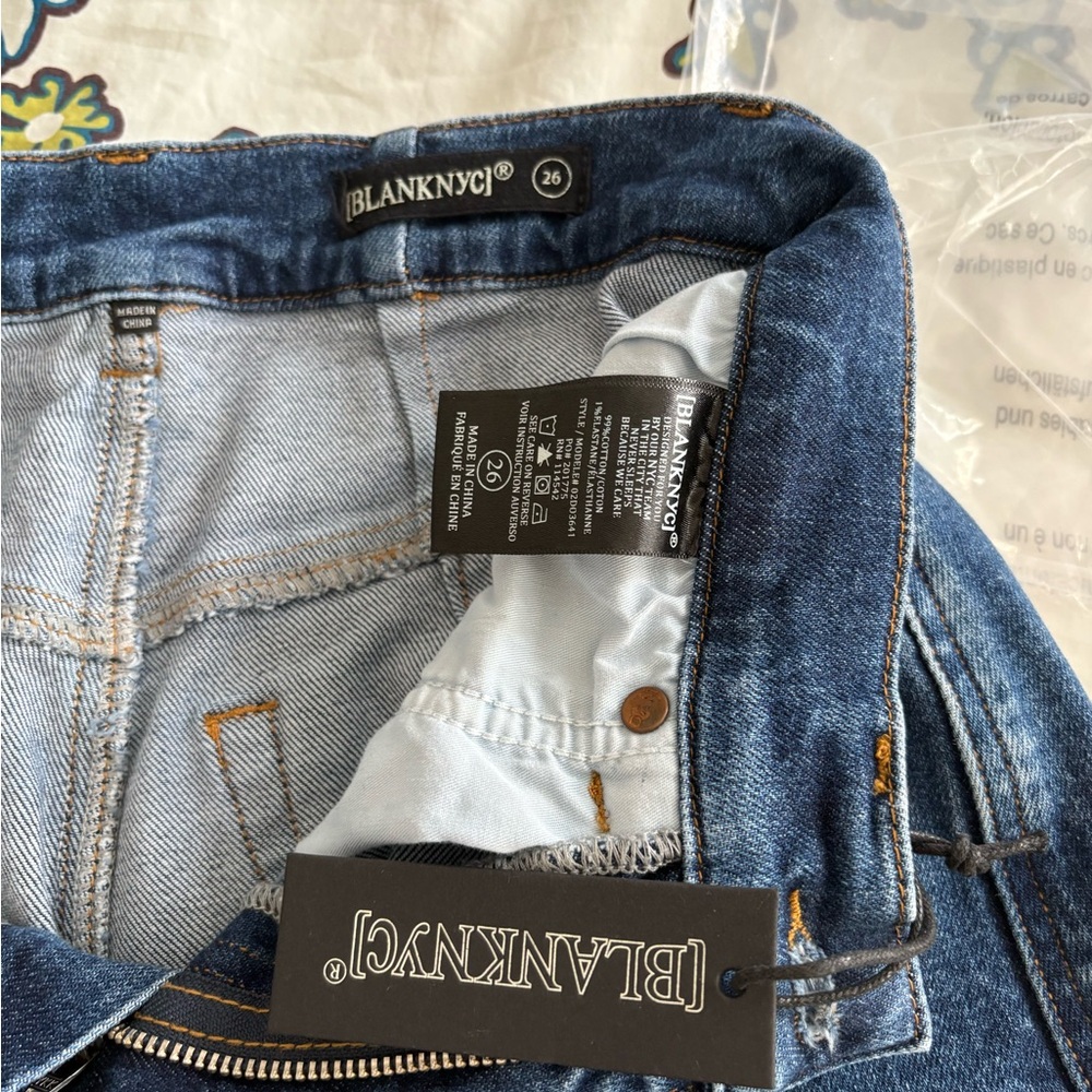BLANKNYC
Deep Down Jeans - Picture 6 of 10